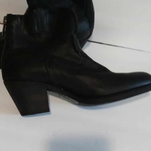 Frye Leslie short boots. - Picture 5 of 12